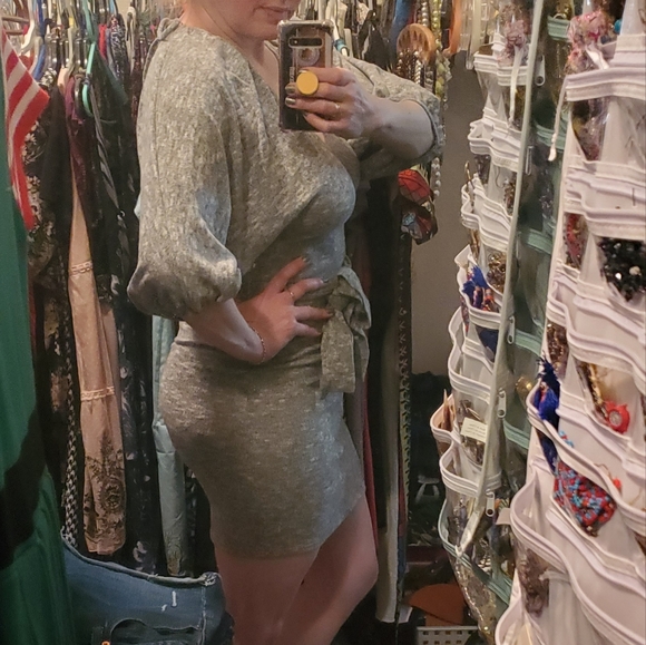 EUC Soft Brushed Cotton Gray Bodycon Dress Bell Poet Sleeves V-Neck Sz L 10/12 - Picture 1 of 6